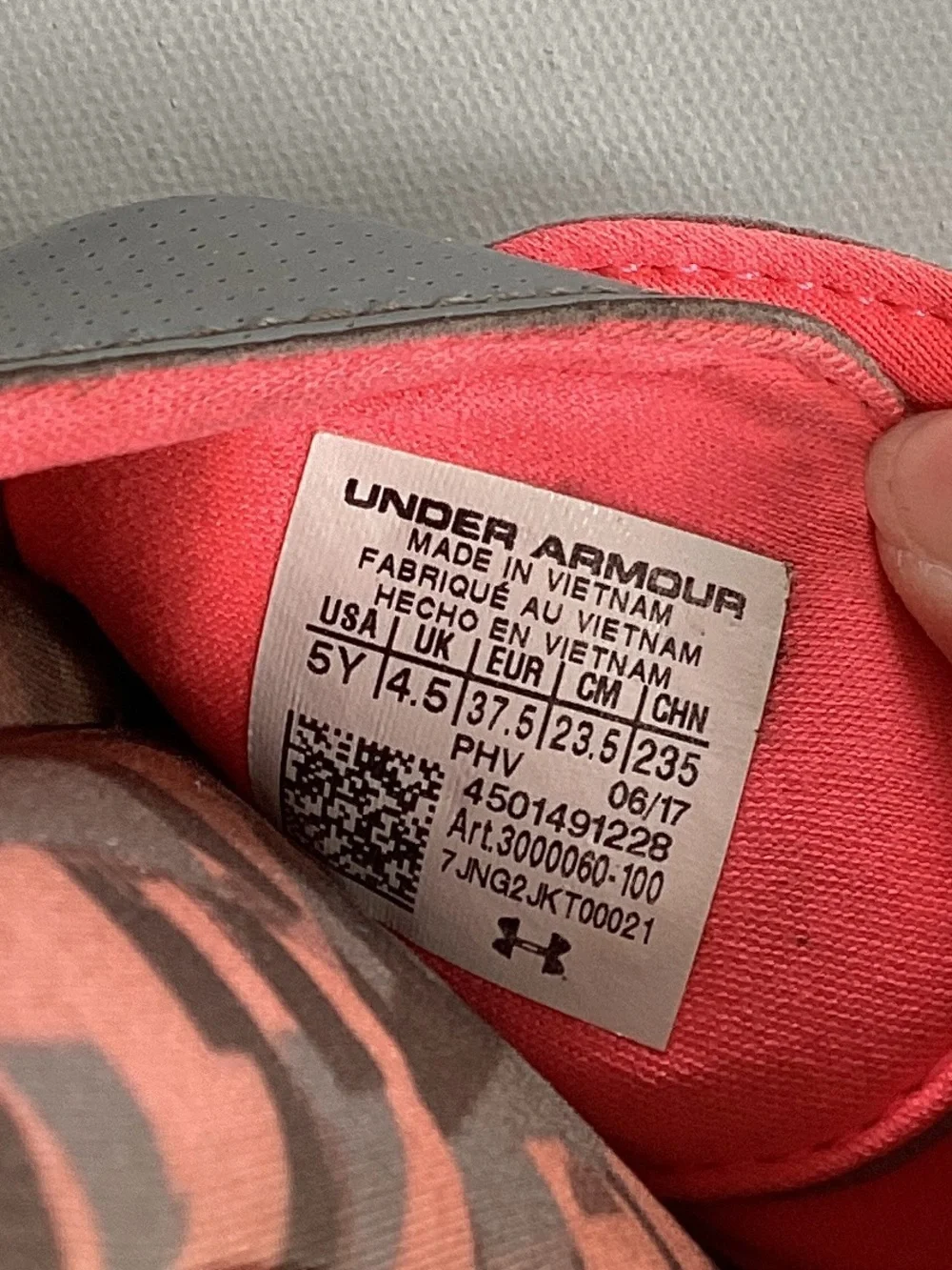 Under Armour sporty slide
